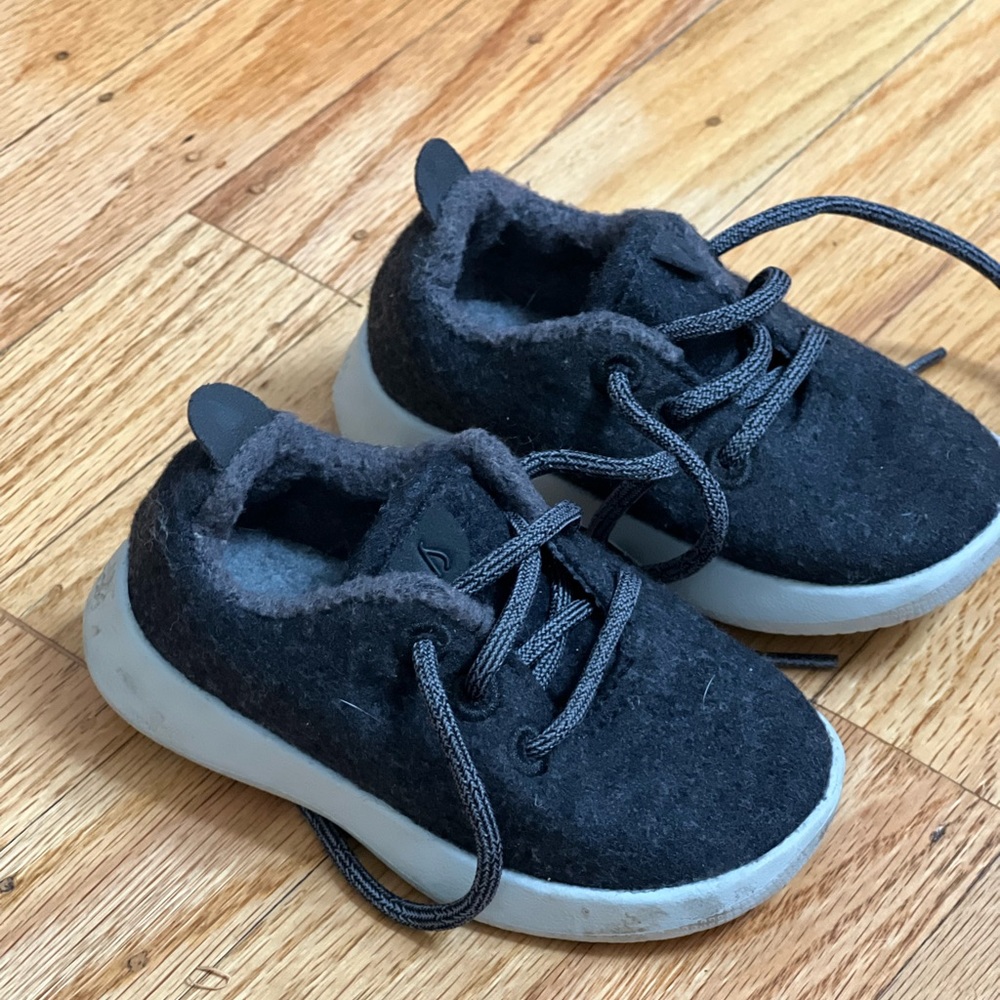 Baby Allbirds, excellent condition, worn once or twice - size 6T
